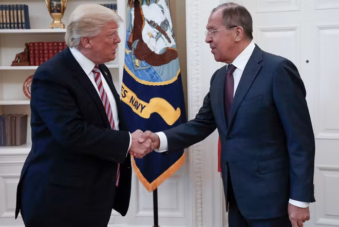 Donald Trump đã tiết lộ thông tin mật cho Nga trong cuộc gặp Bộ trưởng Ngoại giao Nga Sergei Lavrov mới đây.