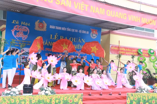 Tiết mục văn nghệ chào mừng Lễ ra quân Tháng thanh niên năm 2018.