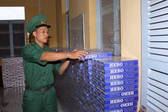 Thuốc lá ngoại nhập lậu bị Đồn Biên phòng Phú Hội (Bộ đội Biên phòng An Giang) bắt giữ.