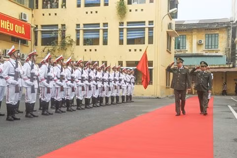 Bộ trưởng Tô Lâm duyệt Đội danh dự Công an Hà Nội. Bộ trưởng Tô Lâm duyệt Đội danh dự Công an Hà Nội.