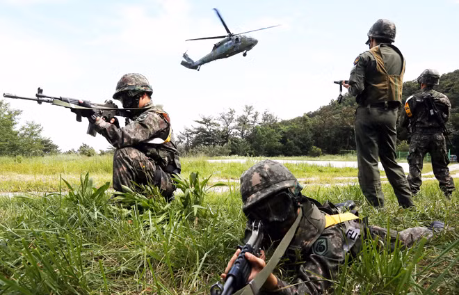 Quân đội Hàn Quốc tham gia cuộc tập trận ULchi Freedom Guardian ở Yongin, Hàn Quốc vào ngày 29 tháng 8 vừa qua ( Ảnh Reuters).