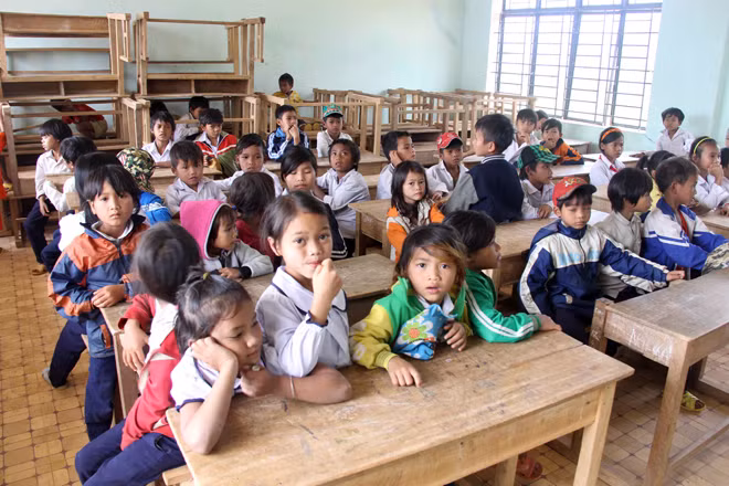 Trẻ em vùng cao gặp nhiều khó khăn trong việc học.