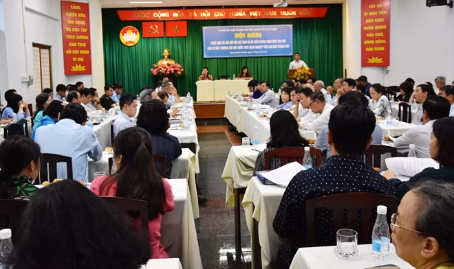 Các đại biểu băn khoăn về con số và cách dẫn giải của Sở TN-MT còn sơ sài, nội dung không cụ thể, chính xác.