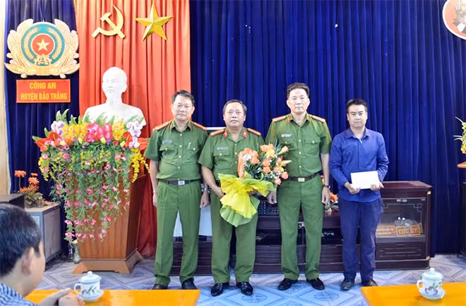 Khen thưởng lực lượng phá án.
