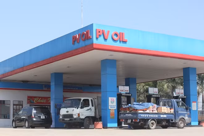 Xăng dầu là ngành vẫn bị giữ điều kiện kinh doanh rất cao và nhiều chuyên gia thắc mắc về điều này.