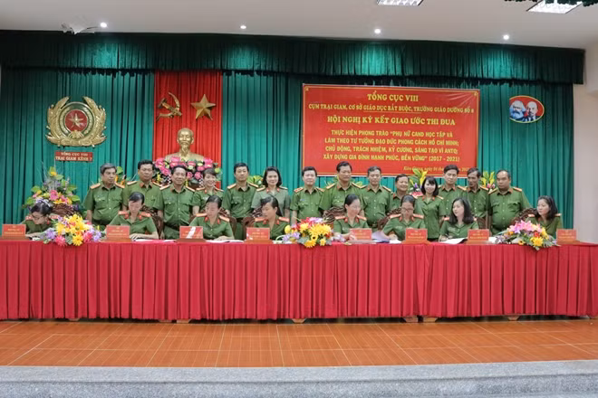 Hội Phụ nữ Cụm trại giam, cơ sở giáo dục, trường giáo dưỡng số 8, thuộc Tổng cục thi hành án hình sự và hỗ trợ tư pháp, Bộ Công an đóng quân trên địa bàn các tỉnh Tây Nam bộ, ký kết giao ước thi đua.