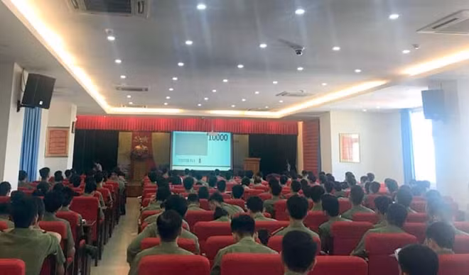 Toàn cảnh buổi tuyên truyền.