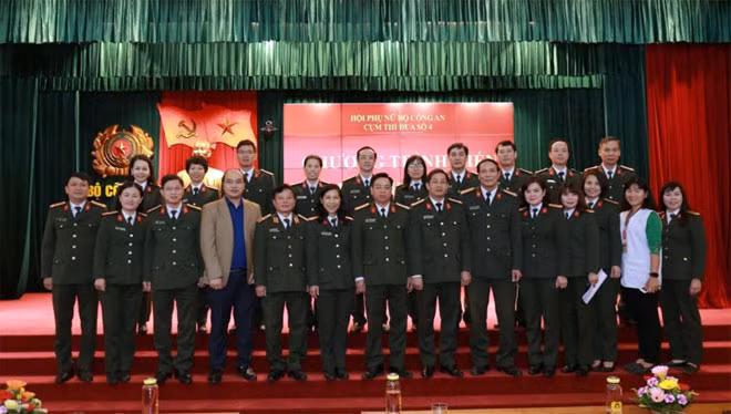 Đại biểu tham dự chương trình phát động hiến máu nhân đạo của Hội phụ nữ Cụm thi đua số 4 Đại biểu tham dự chương trình phát động hiến máu nhân đạo của Hội phụ nữ Cụm thi đua số 4