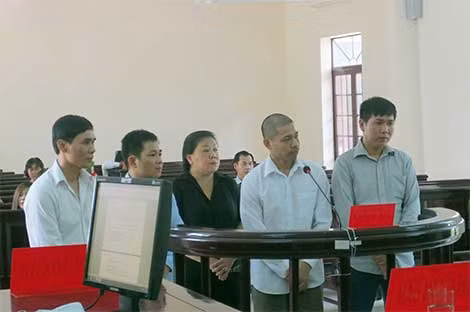 Các bị cáo tại phiên tòa.