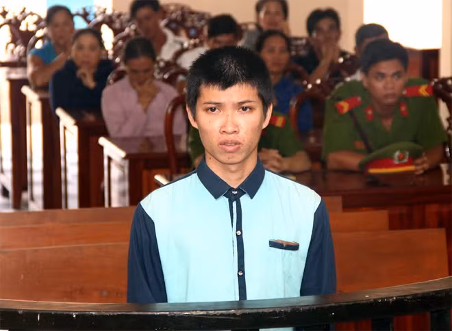 Bị cáo Bùi Văn Vũ trước vành móng ngựa