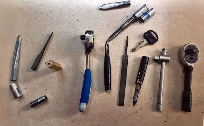 Các loại vam dùng để phá khóa.