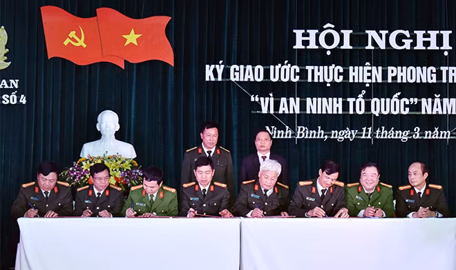 Cụm thi đua số 4 ký giao ước thực hiện phong trào thi đua Vì ANTQ năm 2019.
