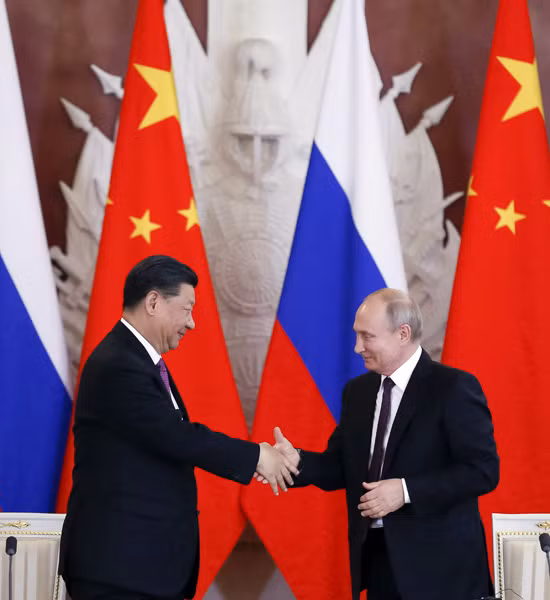 Tổng thống Nga Vladimir Putin và Chủ tịch Trung Quốc Tập Cận Bình trong cuộc gặp tại Cung điện Grand Kremlin vào ngày 5-6 tại Moskva, Nga.