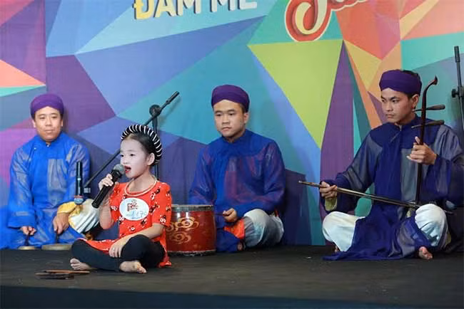 Tài năng xẩm nhí Mai Anh sẽ biểu diễn trong đêm nghệ thuật “Ngãi mẹ sinh thành”