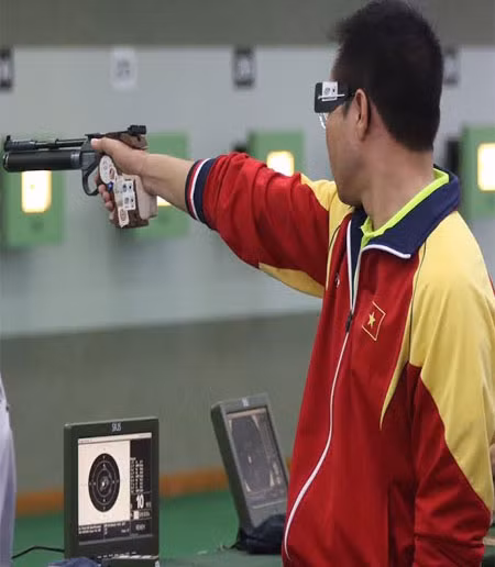 Bắn súng đem về chiếc huy chương vàng đầu tiên trong ngày hôm nay (7/6). Ảnh: VNE