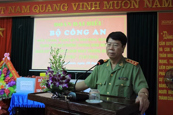 Thứ trưởng Bùi Văn Nam phát biểu tri ân sự hi sinh, công lao to lớn của các thương bệnh binh.