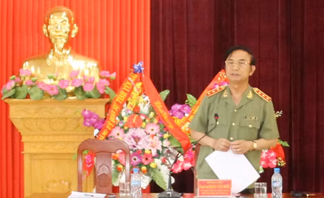 Thứ trưởng Thường trực Đặng Văn Hiếu chỉ đạo Công an Yên Bái tập trung điều tra, xác minh, truy bắt đối tượng trong thời gian sớm nhất.