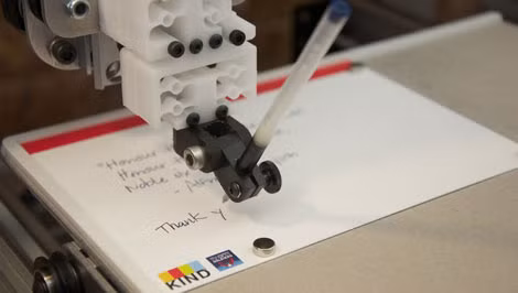 Robot có thể viết thư tay.