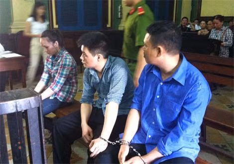 Các bị cáo tại phiên xử.