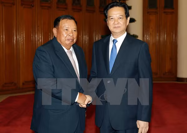 Thủ tướng Nguyễn Tấn Dũng và Phó Chủ tịch nước CHDCND Lào Buonnhang Vorachith. Ảnh: TTXVN. Thủ tướng Nguyễn Tấn Dũng và Phó Chủ tịch nước CHDCND Lào Buonnhang Vorachith. Ảnh: TTXVN.