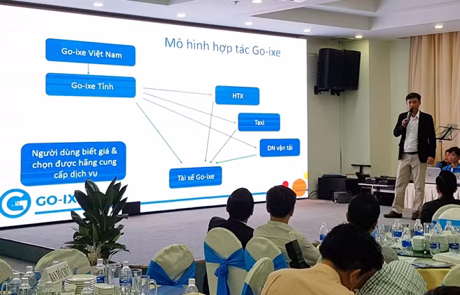 Kỹ sư Hàng Bá Trí, giới thiệu ứng dụng gọi xe Go-ixe do anh phát triển.
