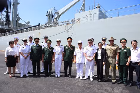Lễ đón Hải quân Úc – HMAS Sirius và thủy thủ đoàn thăm hữu nghị TP. Đà Nẵng vào trưa ngày 30/10.