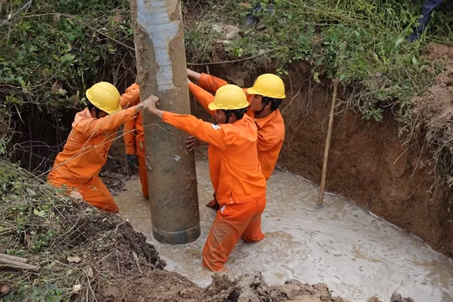 Huy động tối đa nhân lực khôi phục cấp điện sau bão Damrey