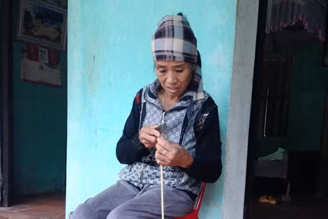 Gạt bỏ những ghen tuông thường tình, bà Hồng đã chủ động cưới vợ cho chồng.