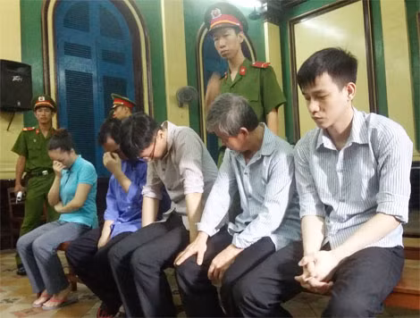 Các bị cáo tại tòa.