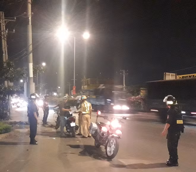Lực lượng 363 Công an TP Hồ Chí Minh tuần tra trấn áp tội phạm.