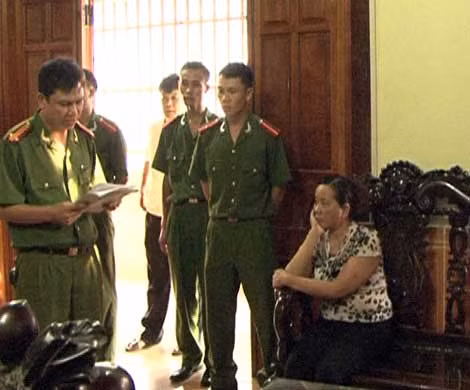 Cơ quan Công an khám xét nơi ở của Hoàng Bích Mai.