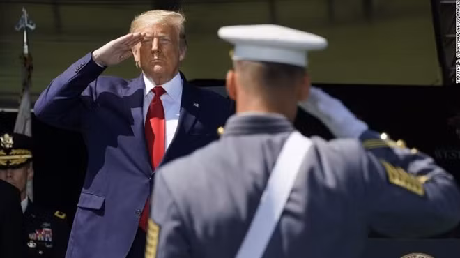 Tổng thống Trump muốn rút bớt lính Mỹ về nước. Ảnh: Reuters
