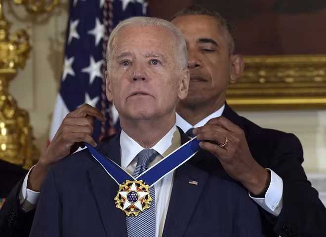 Ông Biden được trao Huân chương tự do. Ảnh: Reuters