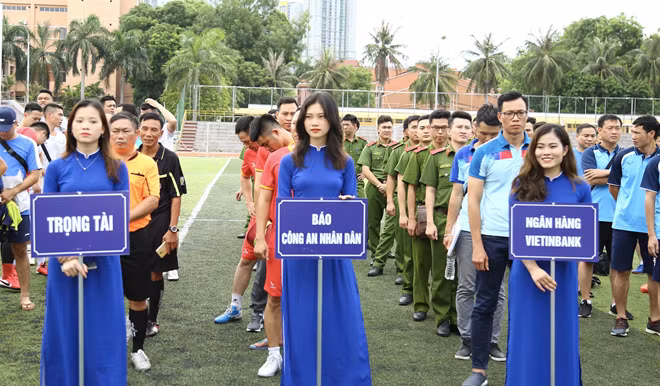 Các đội bóng tham dự giải.