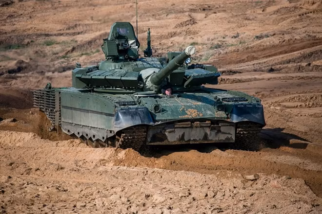 Xe tăng T-80 của quân đội Nga. Ảnh: TASS