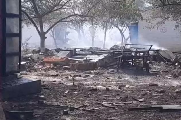 Hình ảnh từ hiện trường vụ nổ nhà máy pháo hoa tại bang Tamil Nadu. Ảnh: ANI