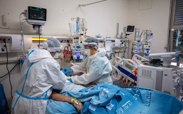 Người nhiễm COVID-19 điều trị ở Israel. Ảnh: TOI Người nhiễm COVID-19 điều trị ở Israel. Ảnh: TOI