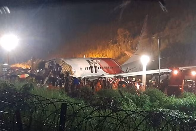 Phần đuôi chiếc máy bay Boeing 737 gặp nạn ở Kerala. Ảnh: ITN