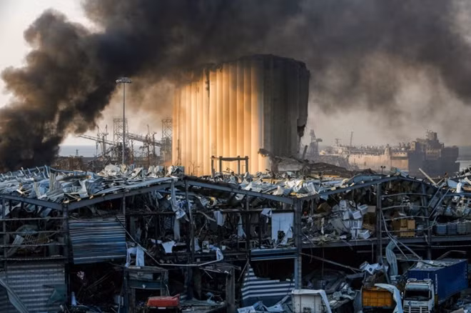 Beirut tan hoang sau vụ nổ kinh hoàng. Ảnh: Getty Images