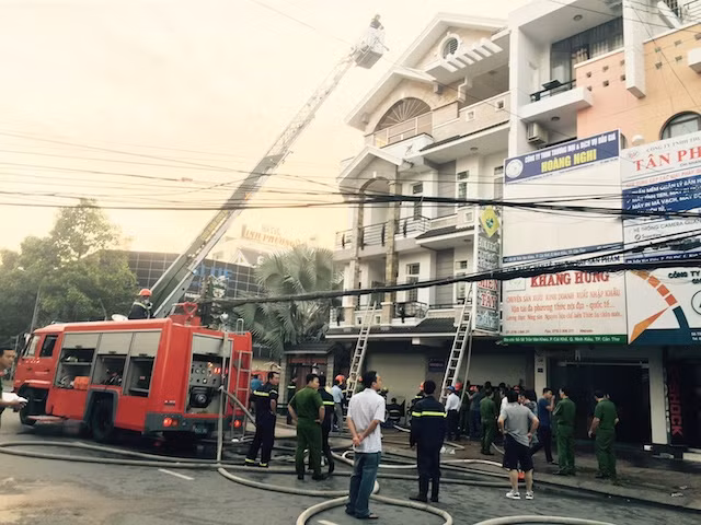 Căn nhà phố xảy ra cháy.