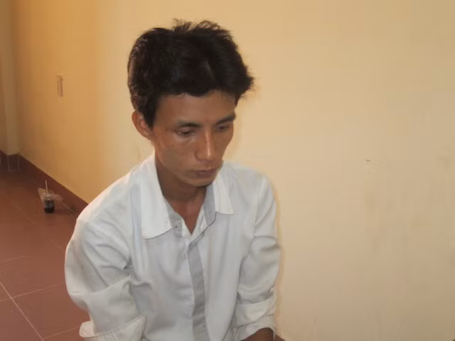 Nghi phạm bị tạm giữ để điều tra.