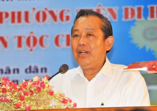 Đồng chí Trương Hòa Bình, Ủy viên Bộ chính trị, Phó Thủ tướng Thường trực Chính phủ, Chủ tịch danh dự “Quỹ bảo trợ học sinh dân tộc thiểu số” Báo CAND phát biểu tại tại lễ tặng học bổng và xe đạp cho học sinh nghèo người Chăm TP Hồ Chí Minh.