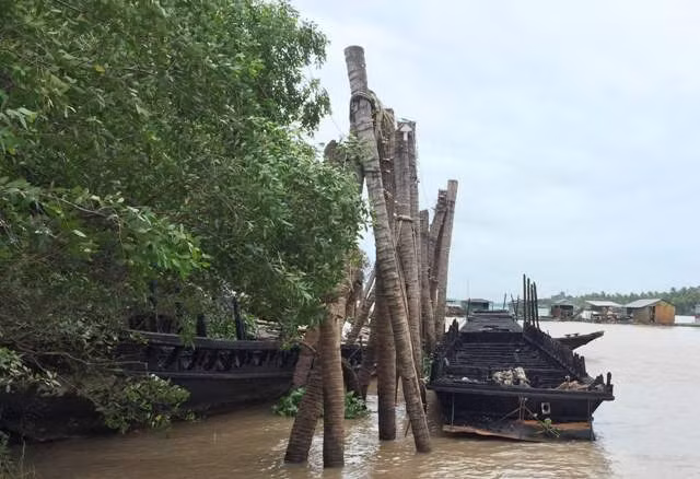 Hiện trường vụ cháy tàu.