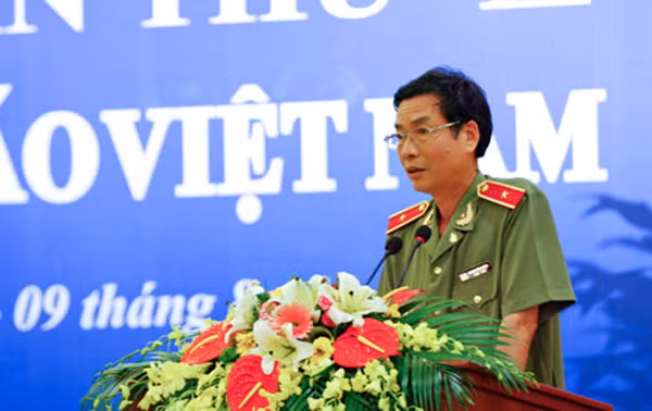 Thiếu tướng, TS Phạm Văn Miên đọc tham luận tại Đại hội.