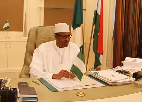 Muhammadu Buhari trong ngày đầu tiên nhậm chức tổng thống.