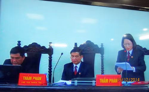 Công bố nội dung bản án.
