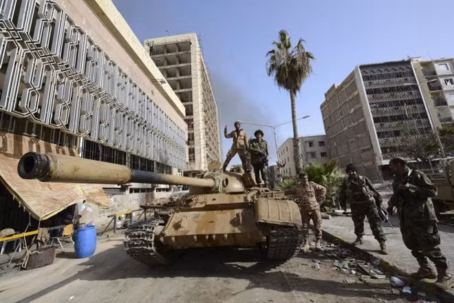 Lực lượng quân đội trung thành với chính phủ miền Đông Libya đã chiến đấu với các nhóm Hồi giáo trong nhiều tháng.