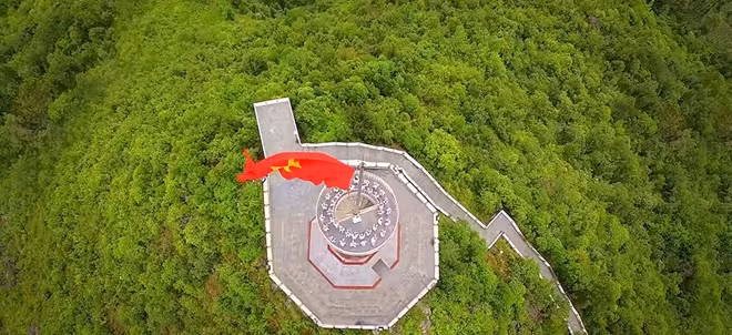 Hình ảnh cột cờ Lũng Cú trong MV được thực hiện bằng flying cam