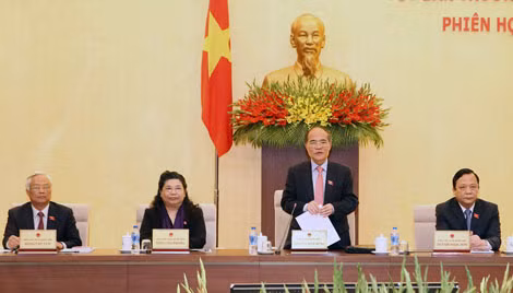 Chủ tịch Quốc hội Nguyễn Sinh Hùng phát biểu khai mạc phiên họp thứ 35 của Ủy ban Thường vụ Quốc hội. Ảnh: TTXVN.