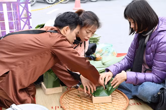 Hào hứng với phiên chợ Tết đặc biệt ở Hà Nội ảnh 3